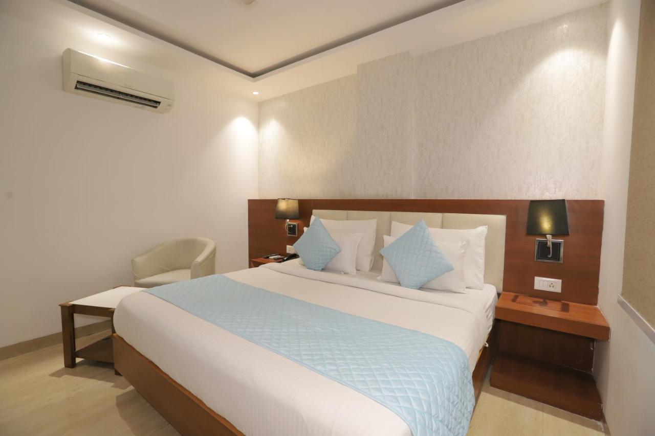 Nh Skye Suites Nueva Delhi Exterior foto